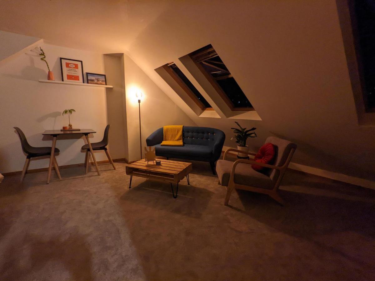 *Large Unique Retro Private Attic & Bathroom* Brighton Ngoại thất bức ảnh
