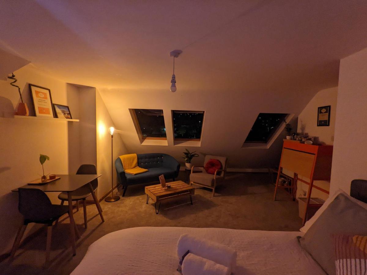 *Large Unique Retro Private Attic & Bathroom* Brighton Ngoại thất bức ảnh